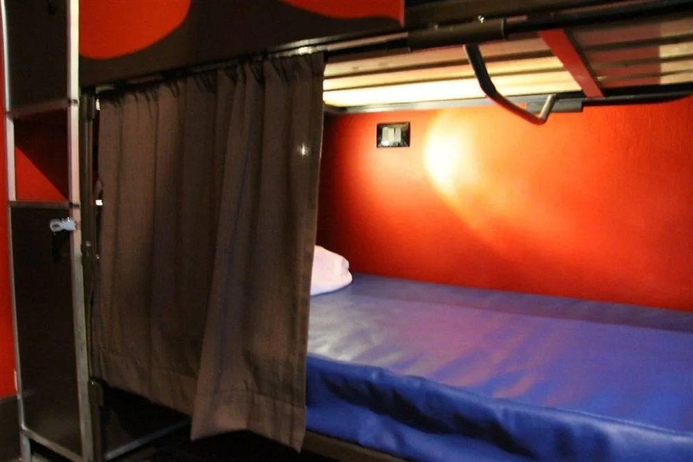 Agora Hostel Катания
