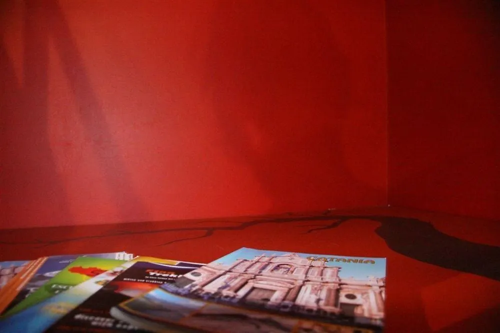 Agora Hostel Катания