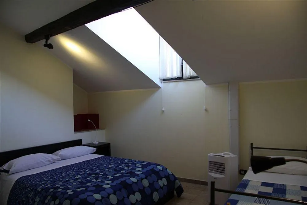 Agora Hostel Катания