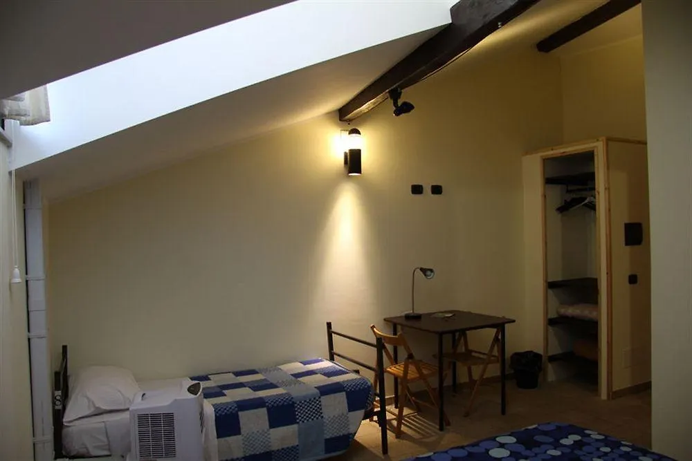 Agora Hostel Катания