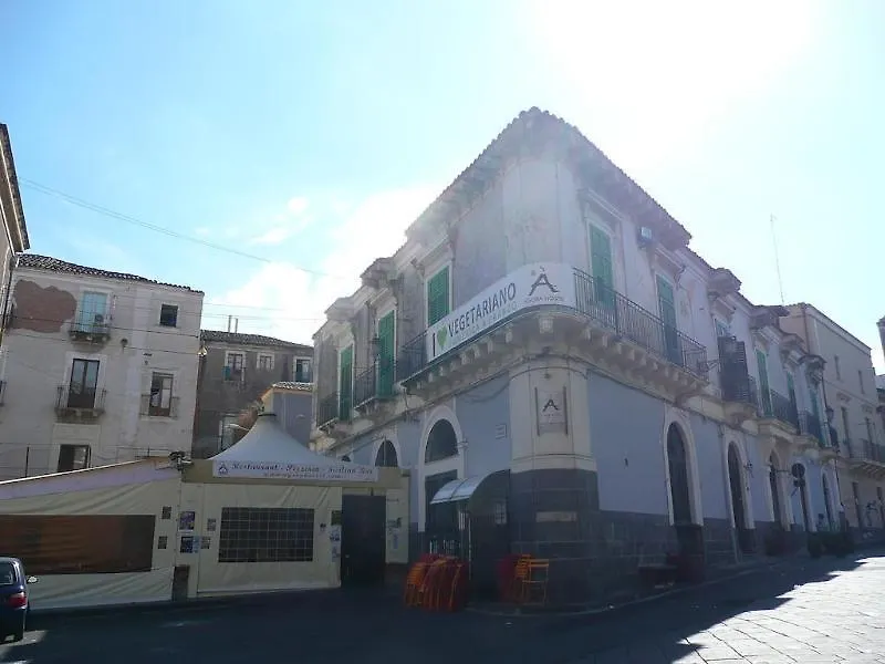 Agora Hostel Катания