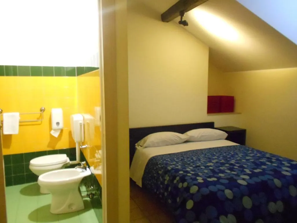 Agora Hostel Катания