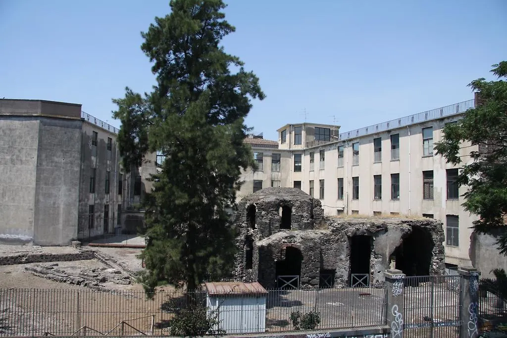 Agora Hostel Катания