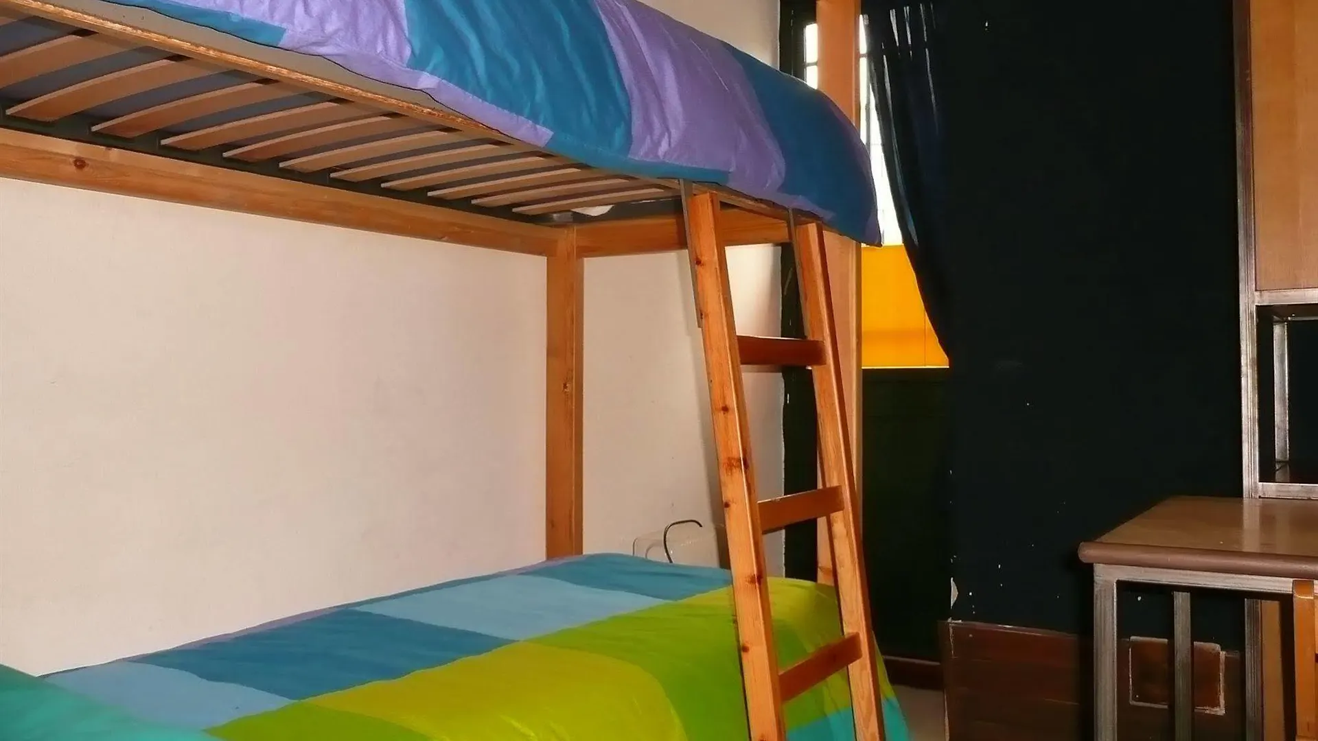 Agora Hostel Катания